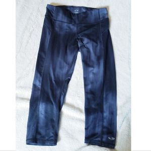 Small athletic capri leggings